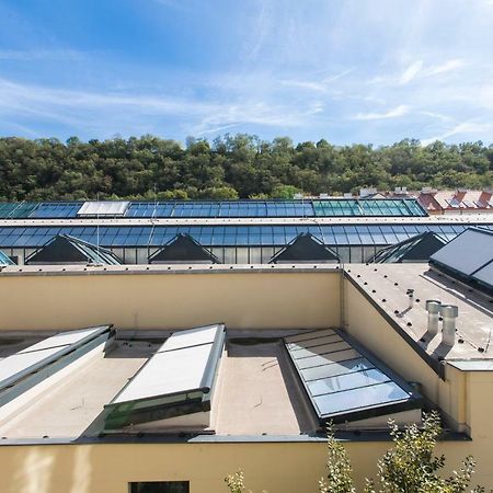 Cozy Studio With Parking Near City Center Praha Bagian luar foto