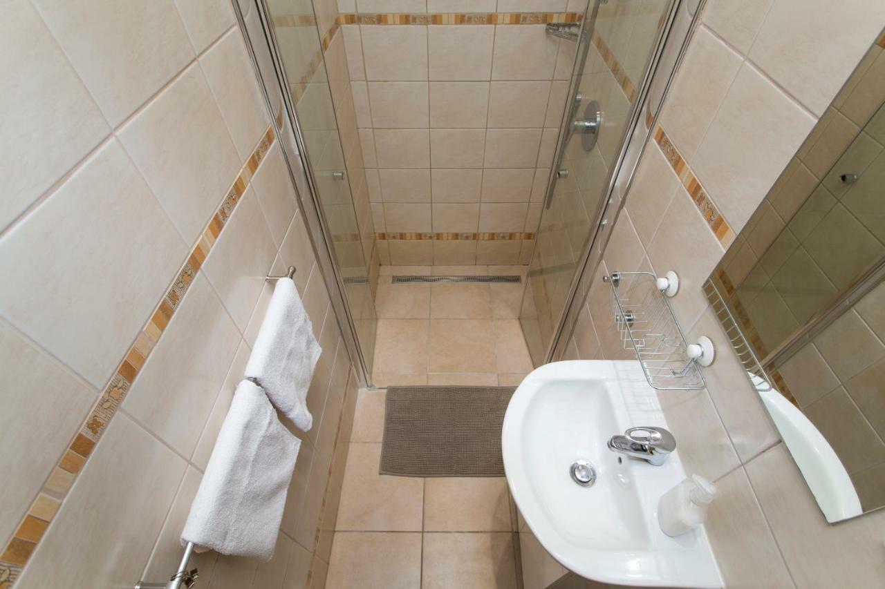 Cozy Studio With Parking Near City Center Praha Bagian luar foto
