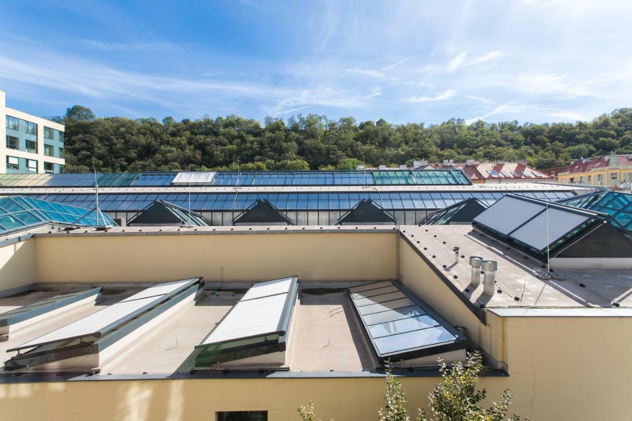 Cozy Studio With Parking Near City Center Praha Bagian luar foto